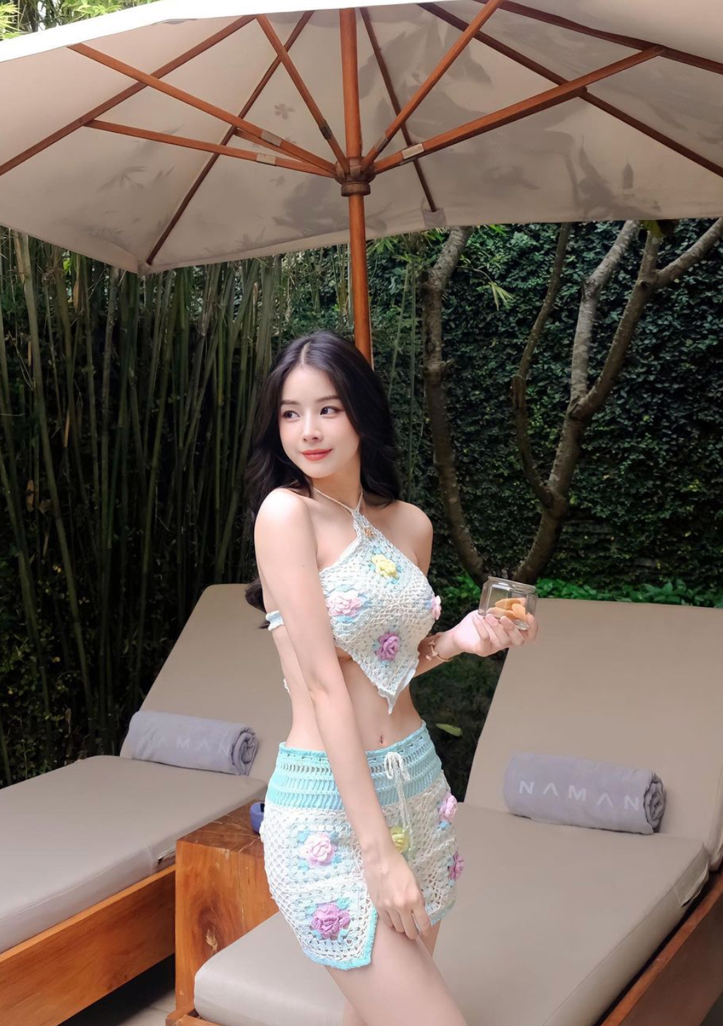 Dù không phải lần đầu khoe dáng, DJ Mie vẫn ghi điểm trong mắt người hâm mộ bởi làn da trắng sáng.