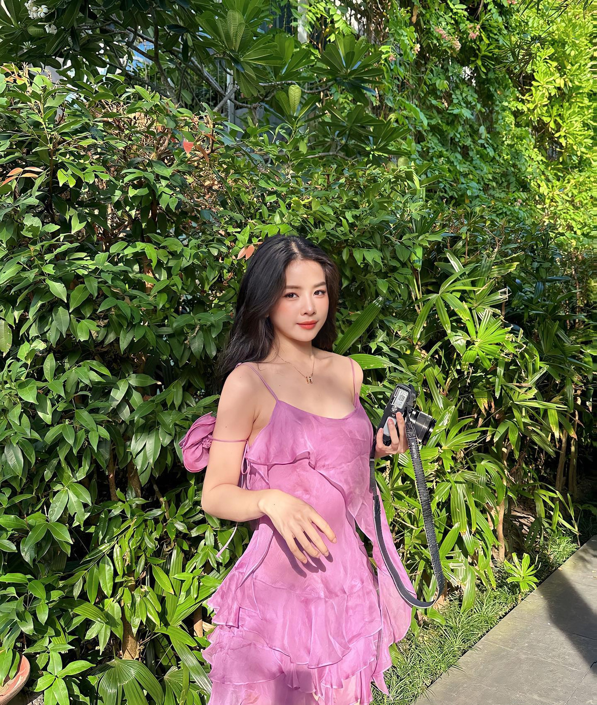 Gần đây, nữ DJ được cộng đồng mạng nhắc đến nhiều vì quyết tâm chuyển hướng, theo đuổi phong cách thời trang quyến rũ nhưng không gây phản cảm.