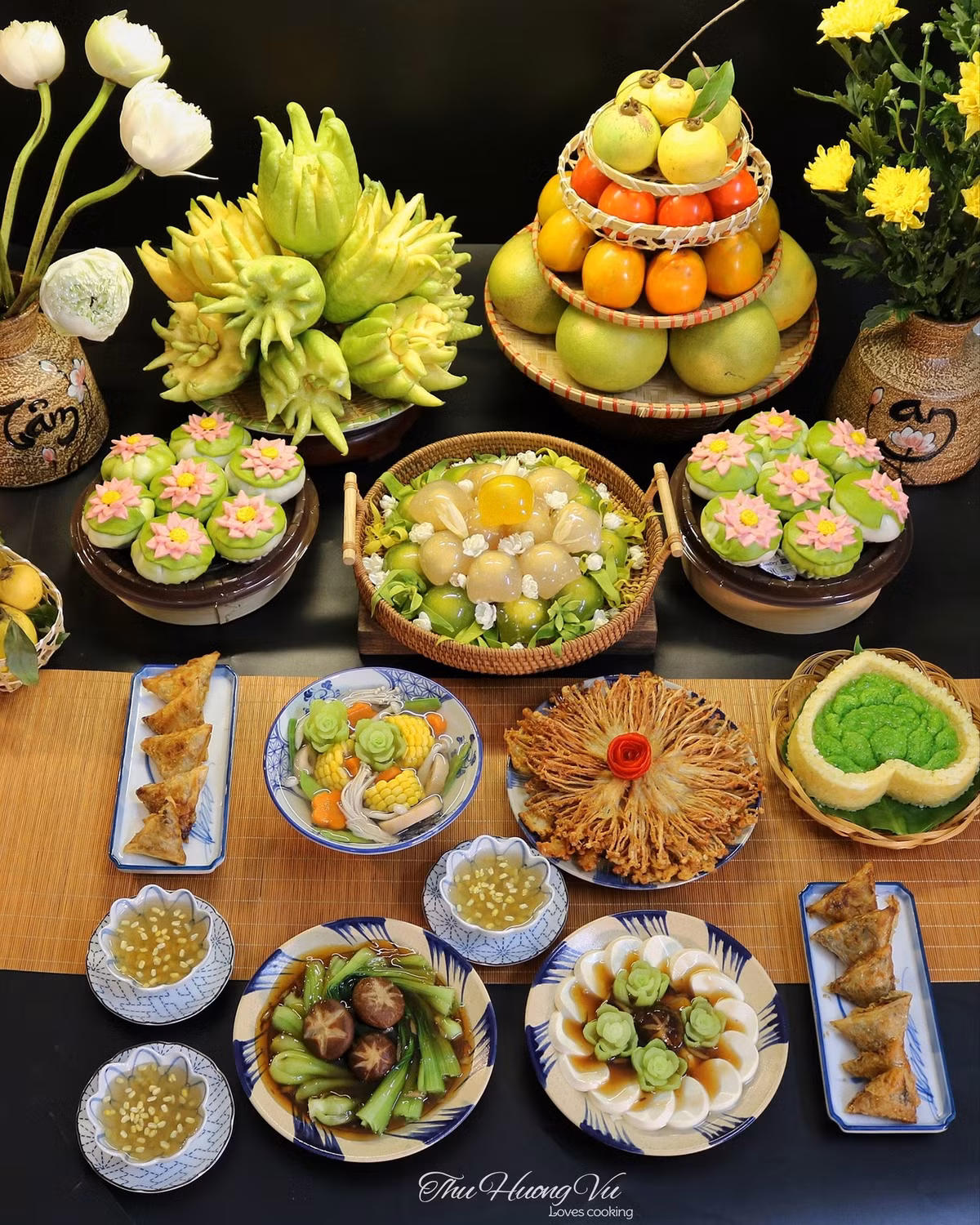 Do là dịp quan trọng nên gia đình nào cũng dành nhiều thời gian để chuẩn bị mâm cỗ cúng rằm tháng 7 sao cho thật tươm tất. Ảnh: Thu Huong Vu