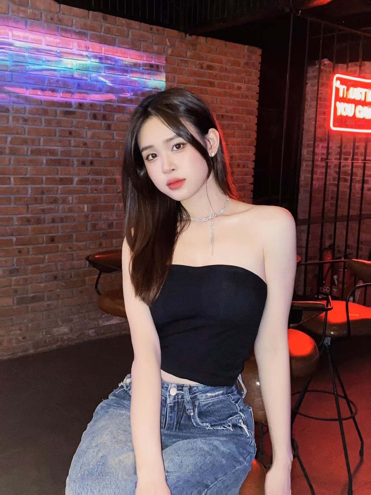 Thảo Vi liên tục góp mặt trong các cuộc thi nhan sắc như: Á khôi sinh viên Việt Nam 2018, Top 35 Hoa Hậu Việt Nam 2020,...