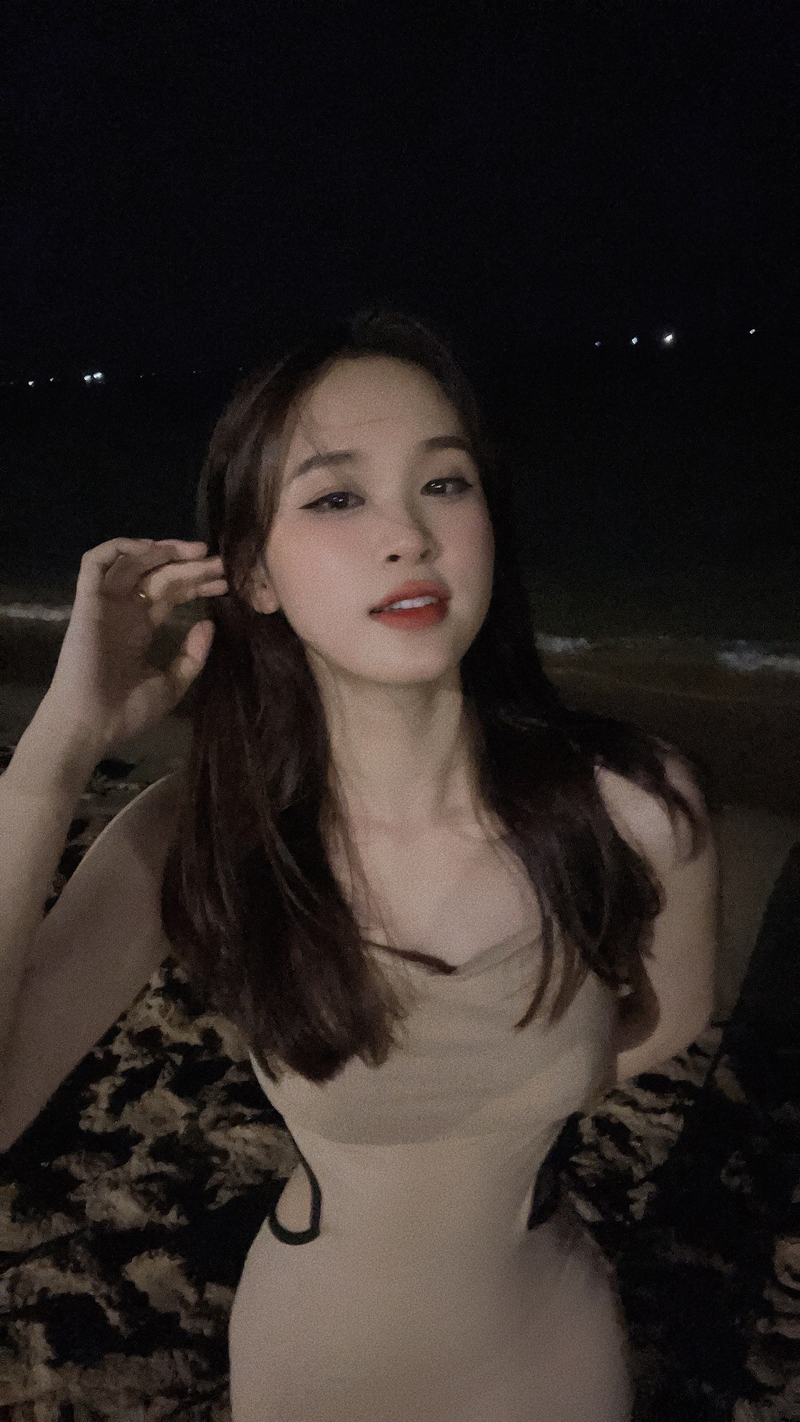 Với ngoại hình đẹp, ngoài làm MC, cô còn là người mẫu ảnh, mẫu live stream. Ảnh: FBNV