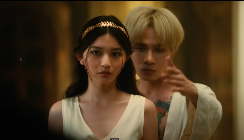 Trước khi tham dự "The Face 2023", Phương Vy đã là hot girl nổi tiếng trên MXH nhờ nhan sắc xinh đẹp, thuần khiết. cCô còn hợp tác chụp ảnh quảng cáo cho các local brand và tham gia diễn xuất trong một số MV ca nhạc, điển hình như "Lalalay" của Jack - từng đứng đầu top trending YouTube.