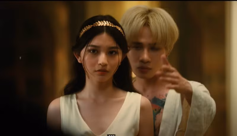 Trước khi tham dự "The Face 2023", Phương Vy đã là hot girl nổi tiếng trên MXH nhờ nhan sắc xinh đẹp, thuần khiết. cCô còn hợp tác chụp ảnh quảng cáo cho các local brand và tham gia diễn xuất trong một số MV ca nhạc, điển hình như "Lalalay" của Jack - từng đứng đầu top trending YouTube.