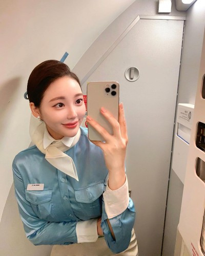 Mnnming (Mi Jin) được biết tới là một nữ tiếp viên hàng không hãng Korean Air. Tên tuổi của cô khá nổi tiếng trên MXH.