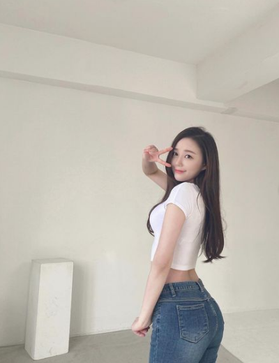 Làm tiếp viên hàng không, như nhiều cô gái khác Mi Jin cũng sở hữu ngoại hình ấn tượng.