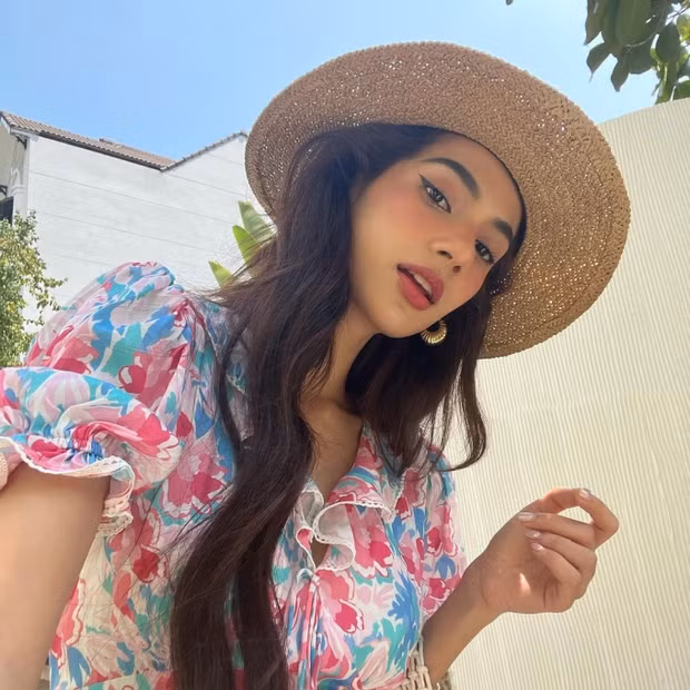 Trước khi lấn sân vào đấu trường sắc đẹp, Emma Lê là gái xinh nổi đình đám trên MXH. Cô sinh năm 2000, tên đầy đủ là Emma Maria Fernandez Lê.