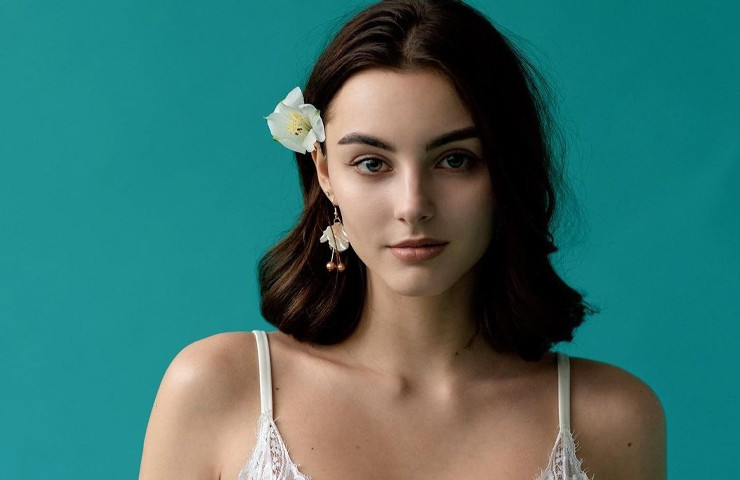 Thời điểm sống ở Hàn Quốc, cô là người mẫu nội y được nhiều nhãn hàng săn đón. Hiện tại, cô đang lưu trú ở Nga.