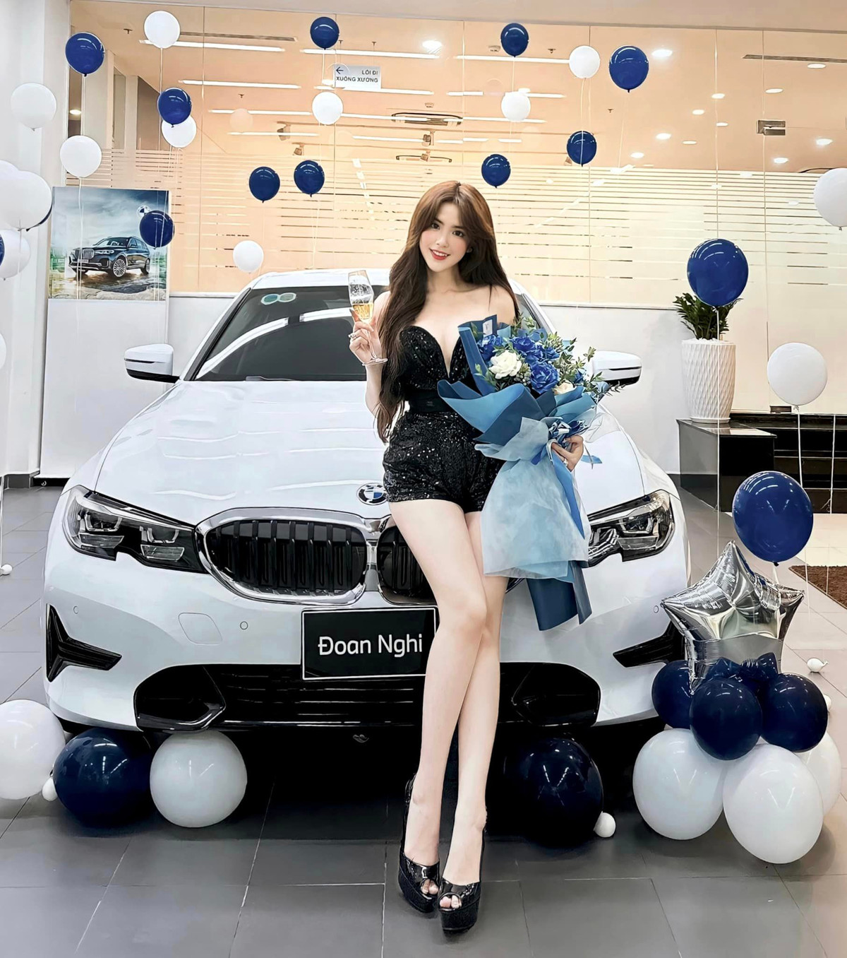 Không những thế Đoan Nghi còn có một làn da trắng hồng rạng rỡ và chiều cao ấn tượng cùng số đo 3 vòng hoàn hảo nên Đoan Nghi luôn tự tin trong mọi set đồ.