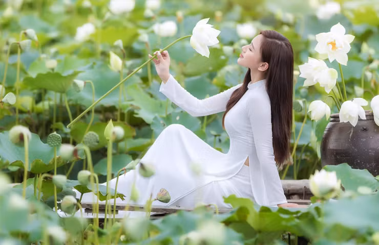 Thu Hương hiện đang là người mẫu ảnh, nữ MC và tham gia cộng tác một số chương trình cho VTV8.