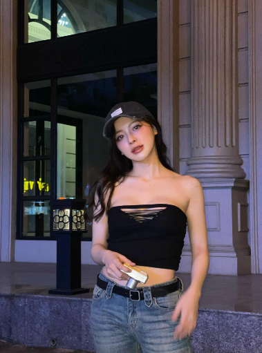 Người đẹp xứ Nghệ sở hữu thân hình quyến rũ với số đo ba vòng ấn tượng. Ảnh: FBNV