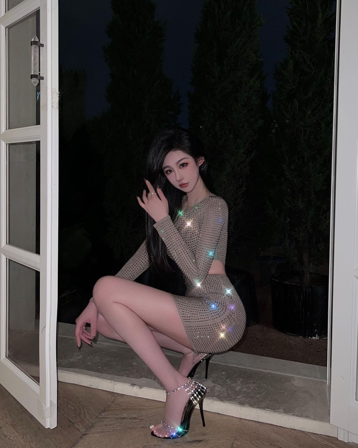 Nhìn những bức ảnh người đẹp chia sẻ trên mạng, cư dân mạng trầm trồ trước vẻ đẹp trong veo và sự giàu có đến choáng ngợp.