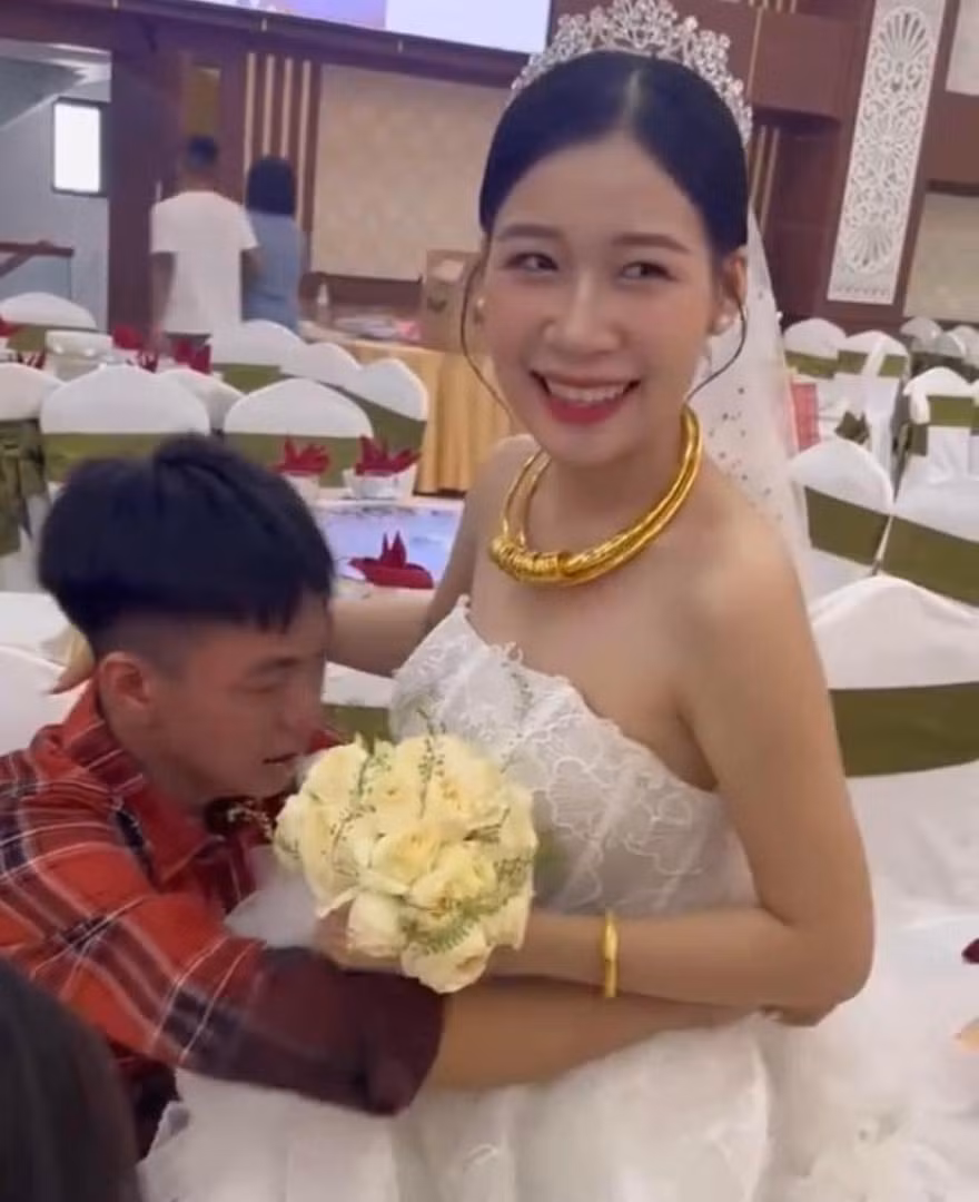 Cùng với đó, dân mạng cũng hi vọng chú rể sẽ đối tốt với cả hai chị em sau khi kết hôn. Ảnh: Minh Đức