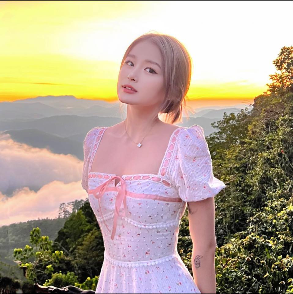 Gia đình Châu Anh thuộc hàng siêu giàu ở Hà Nội. Song từ bé đến lớn, cô bạn luôn cố gắng không dựa dẫm vào tài chính gia đình.