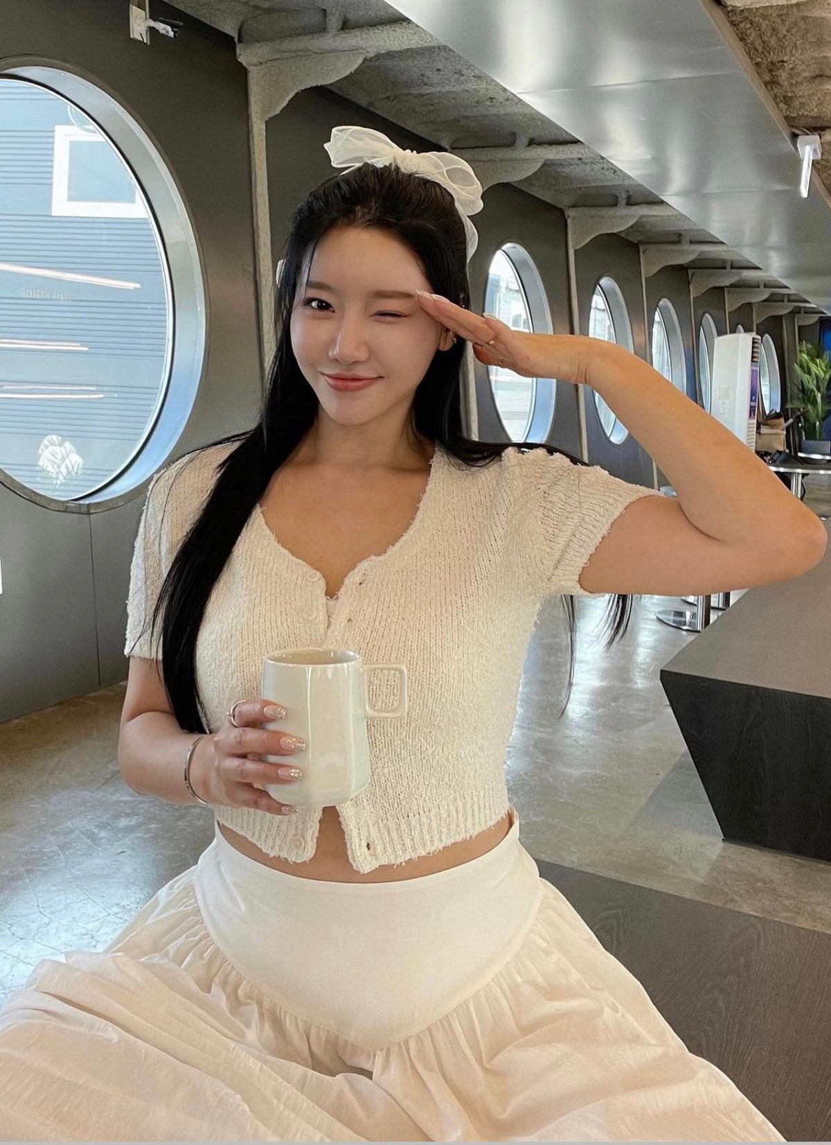 Thời gian qua, hình ảnh hot mom xứ Hàn tên Sarah đang gây sốt MXH, bởi lẽ nhìn vào cô không ai tin đã ở tuổi 50.