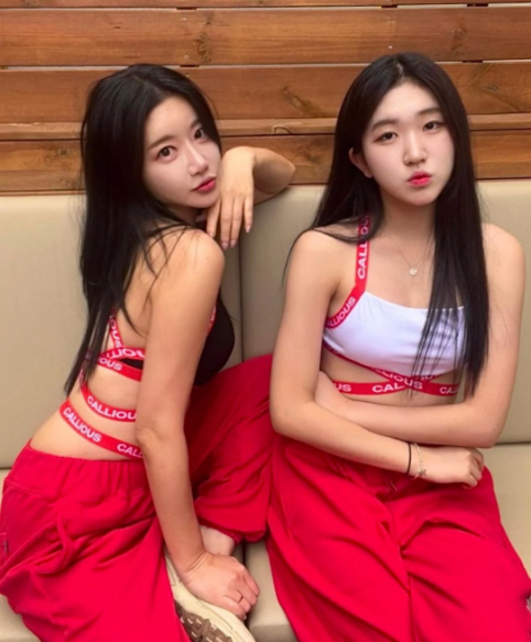 Thực tế, Sarah vừa đón sinh nhật tuổi 50 vào tháng 5 vừa qua. Con gái của cô, Jenny, năm nay vừa tròn 20 tuổi.