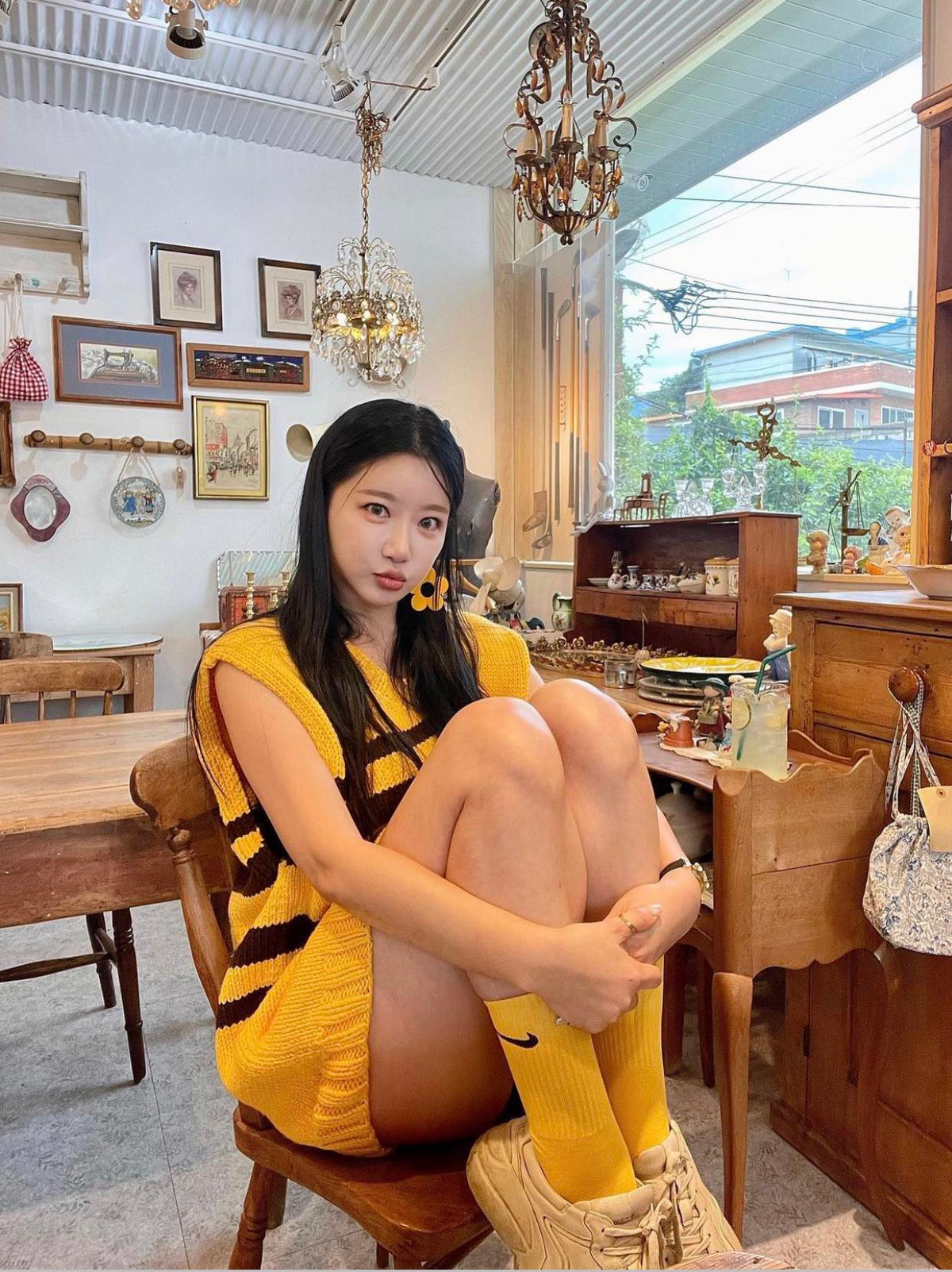 Hot mom nổi tiếng này hiện đang có tài khoản TikTok hơn hai triệu người theo dõi, kênh Youtube hơn 22 nghìn lượt người đăng ký và trang Instagram có hơn 100 nghìn lượt theo dõi.