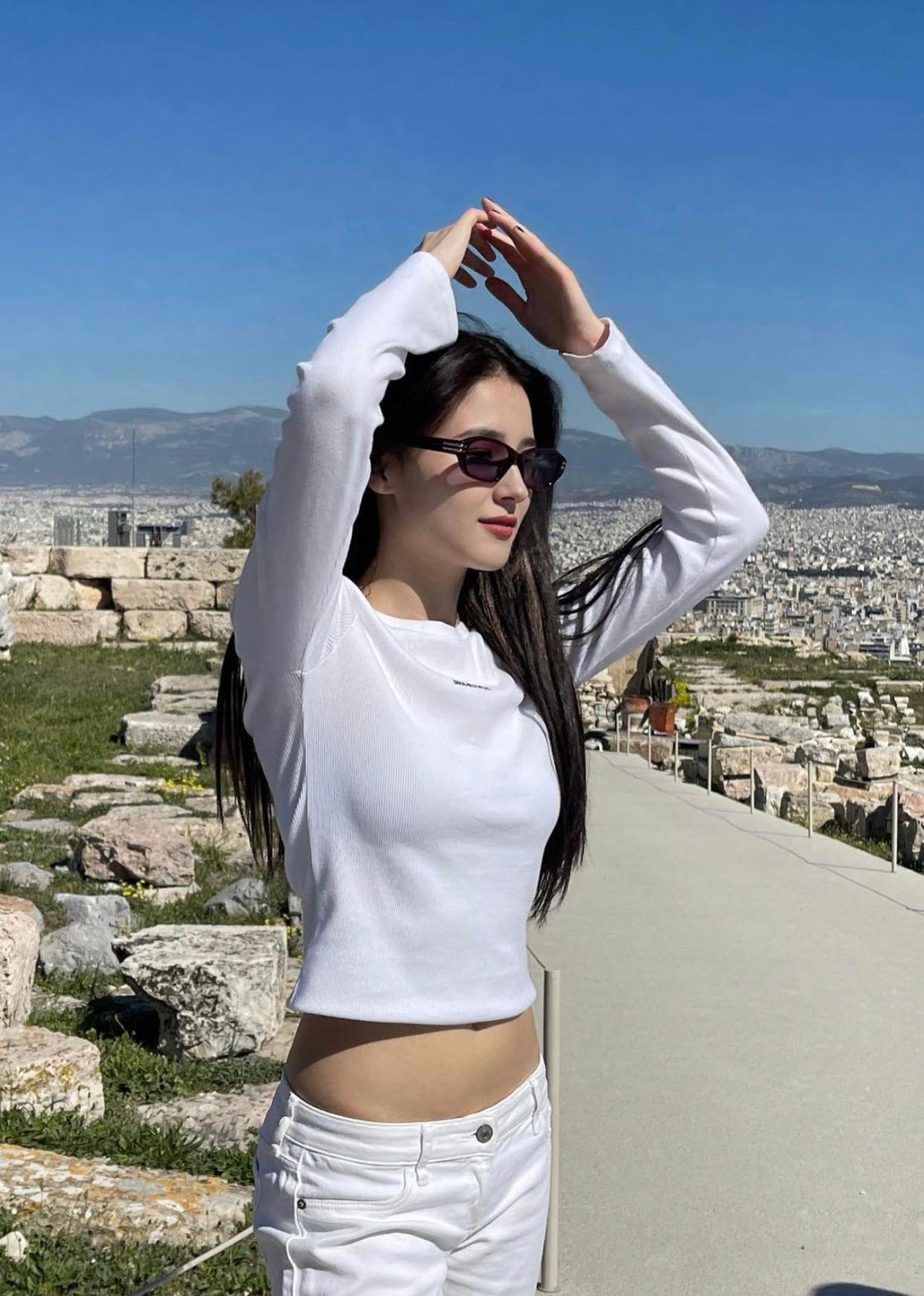 Cô cũng từng gây chú ý khi đứng thứ 2 trong BXH 100 gương mặt đẹp nhất thế giới do TC Candler bình chọn vào năm 2022.