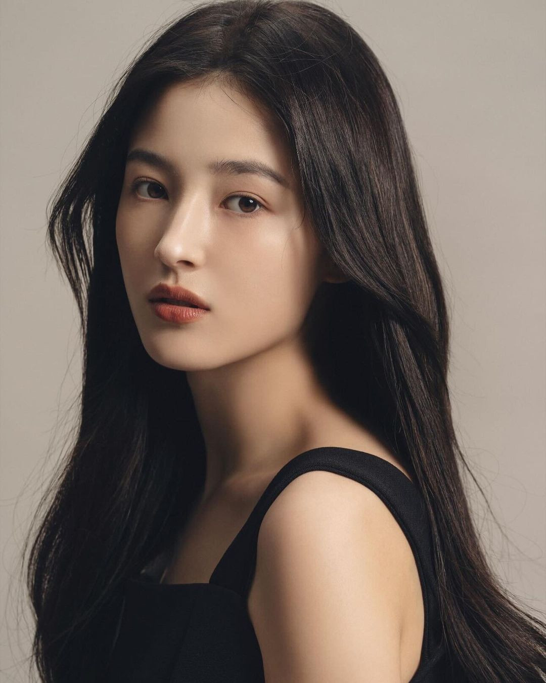 Sắc vóc Nancy được người hâm mộ đánh giá là thon thả hơn so với thời điểm mới debut.