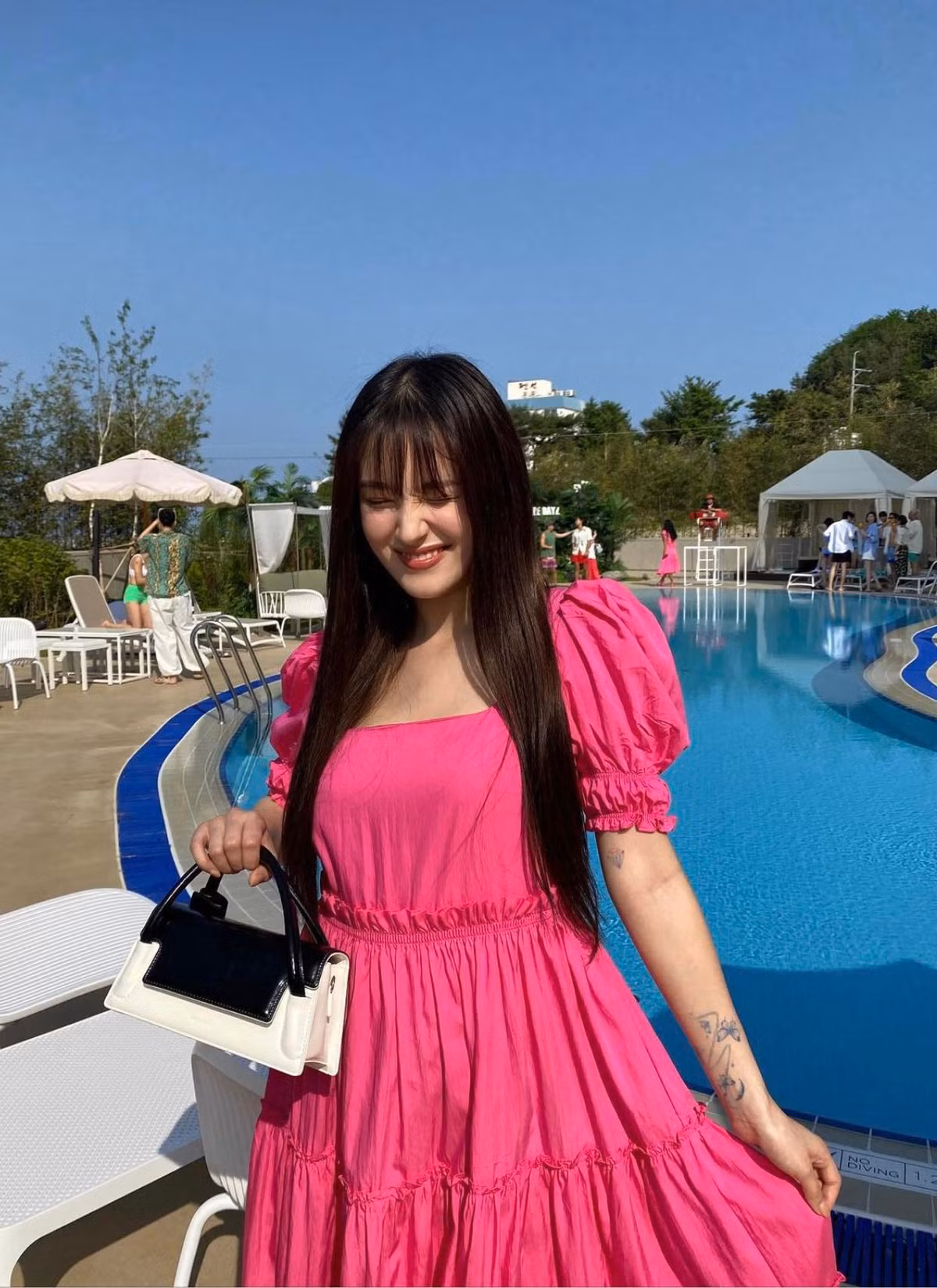 Trước đây, Nancy liên tục bị người hâm mộ chê bai ngoại hình có phần mũm mĩm, thậm chí họ còn nhận xét cô giống "đuông dừa" khi nhảy trên sân khấu.