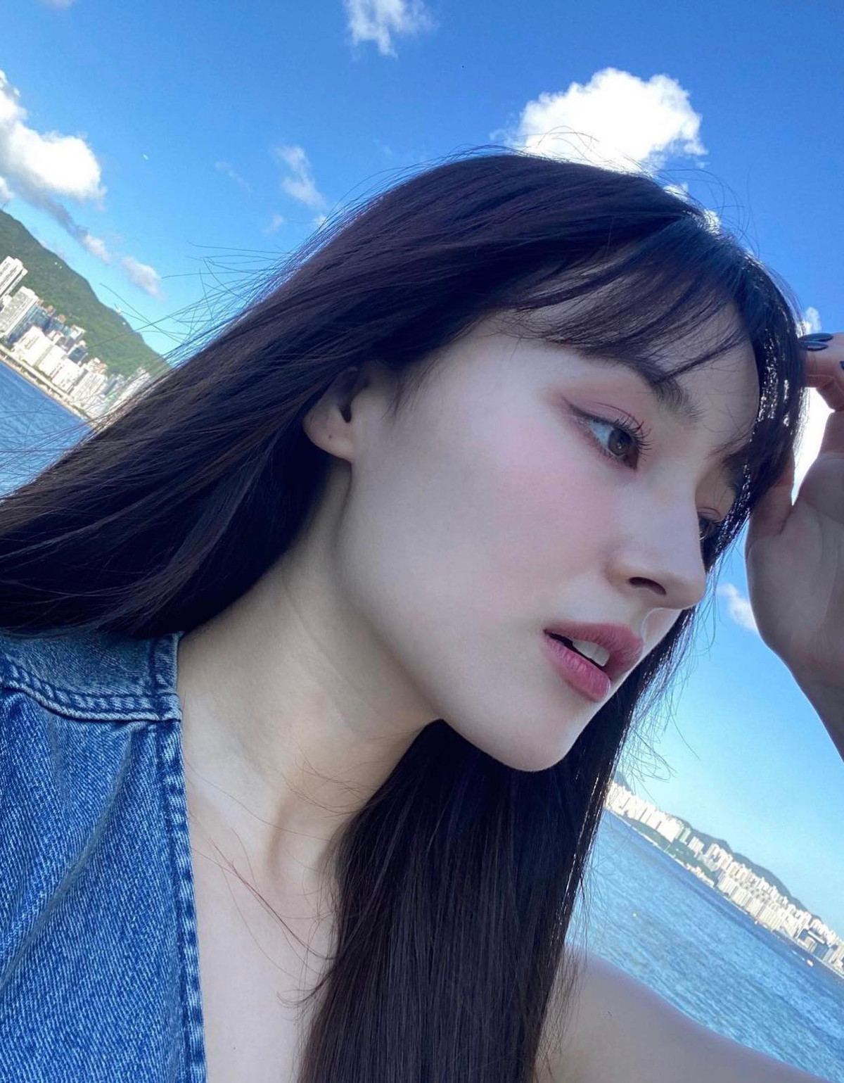 Sau khi nghiêm túc luyện tập, nhan sắc của thần tượng 23 tuổi ngày càng thăng hạng. Cô nàng của nhóm Momoland vẫn chứng minh được đẳng cấp thời trang của mình dù body không thật sự "chuẩn". Ảnh: IGNV