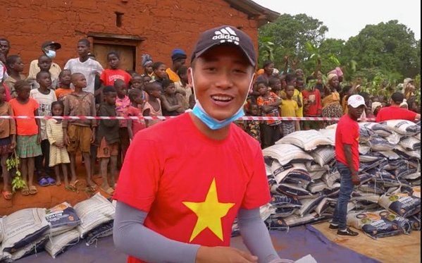 Quang Linh không chỉ là một Vlogger mà còn là một người chăm hoạt động từ thiện.