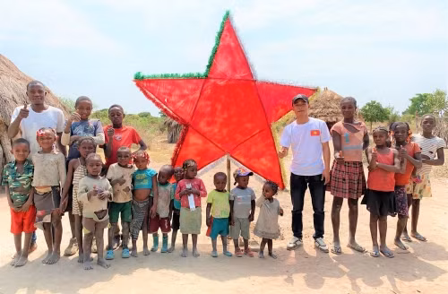 Có thể nói sức ảnh hưởng của Quang Linh Vlogs là không hề nhỏ khi mọi bài đăng của anh chàng đều hút hàng chục ngàn lượt like, share - không thua kém idol đình đám nào.