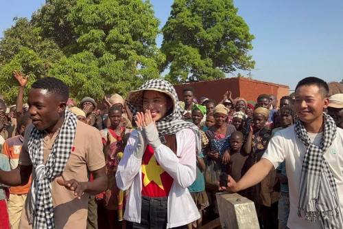 Được biết, trong lần về Việt Nam này, team châu Phi của Quang Linh Vlog sẽ lưu trú lại khoảng 3 tháng để thực hiện hết những kế hoạch đã lên sẵn.