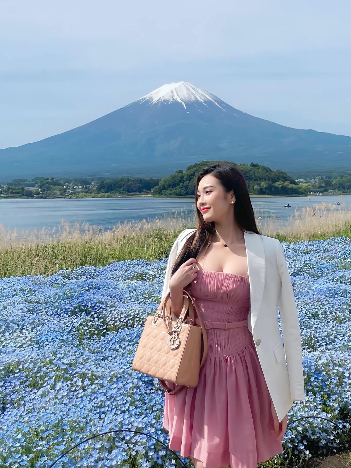 Nhờ lợi thế body quyến rũ, Ngọc Mai thường xuyên đăng tải những hình ảnh gợi cảm trên trang cá nhân và nhận được nhiều lời khen của cư dân mạng.