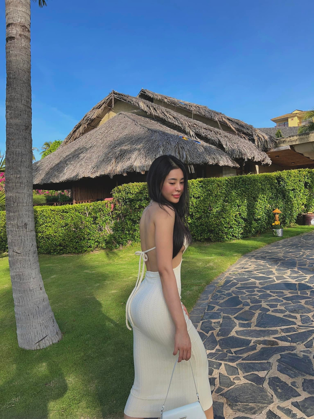 Trang cá nhân của cô thu hút hơn 100.000 người theo dõi.