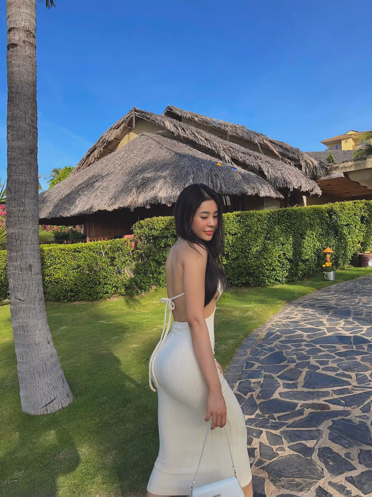 Trang cá nhân của cô thu hút hơn 100.000 người theo dõi.