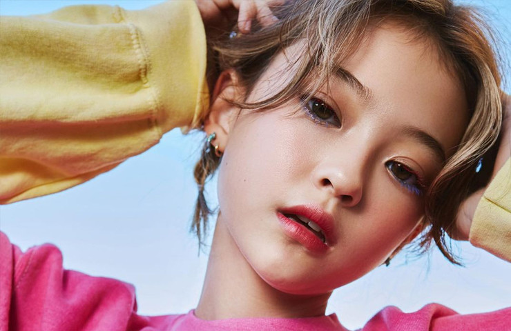 Cô bé chuộng diện các thiết kế tôn vòng eo nhỏ nhắn. Tuy nhiên, vẫn có một số ý kiến cho rằng, gu ăn mặc của cô bé có phần trưởng thành và già dặn hơn so với bạn bè cùng lứa tuổi.