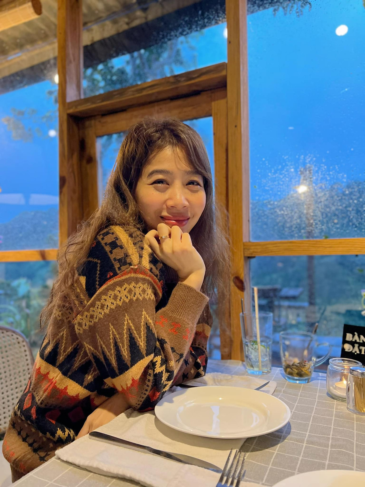 Theo ước tính của cư dân mạng, ''sương sương'' những món đồ gia dụng trong bếp của nữ MC đình đám này cũng lên đến 530 triệu đồng.