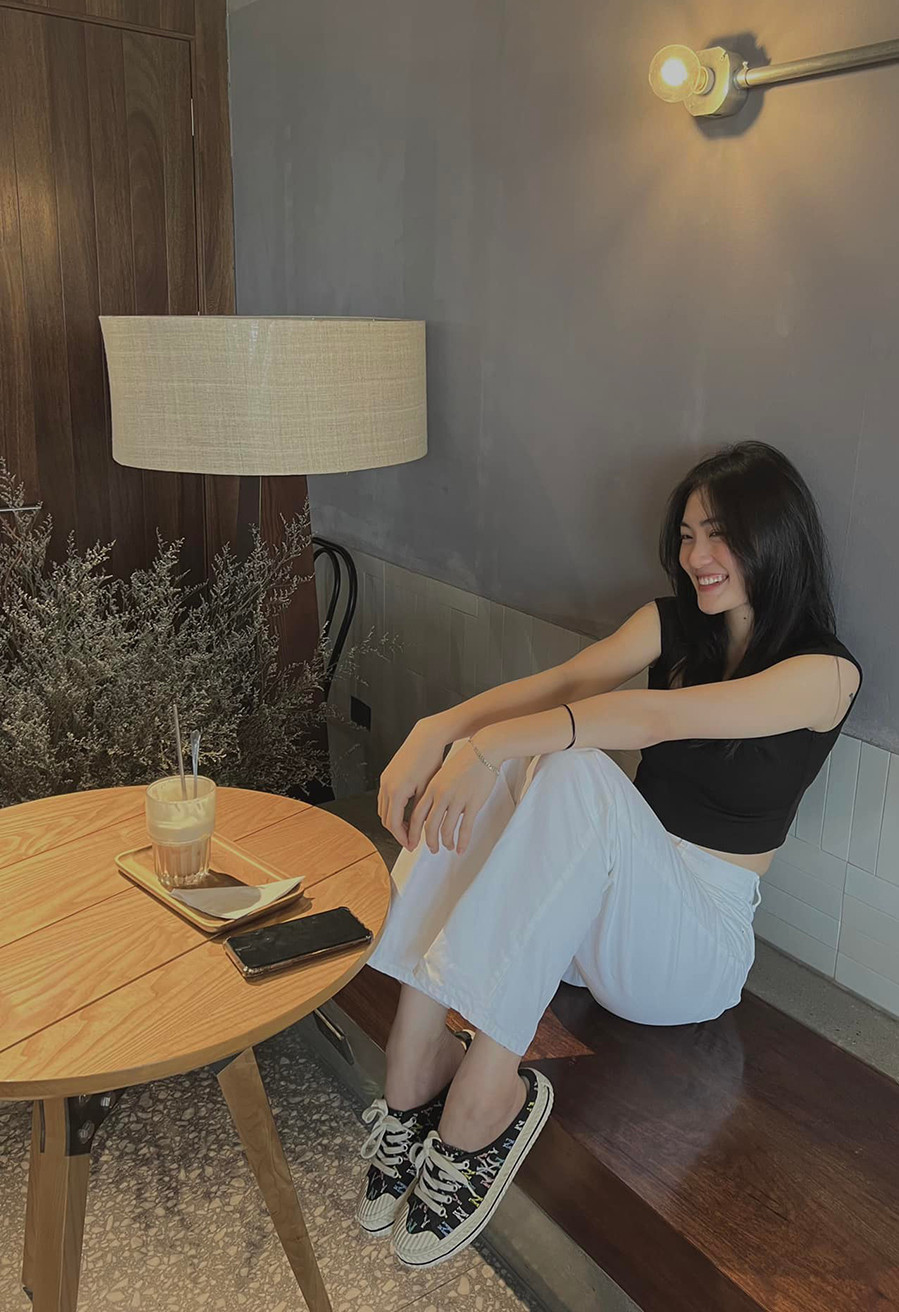 Bên cạnh kỹ năng chuyên môn tốt, Việt Hương với ngoại hình nổi bật cùng gương mặt xinh xắn không kém các hot girl, hay người mẫu,...