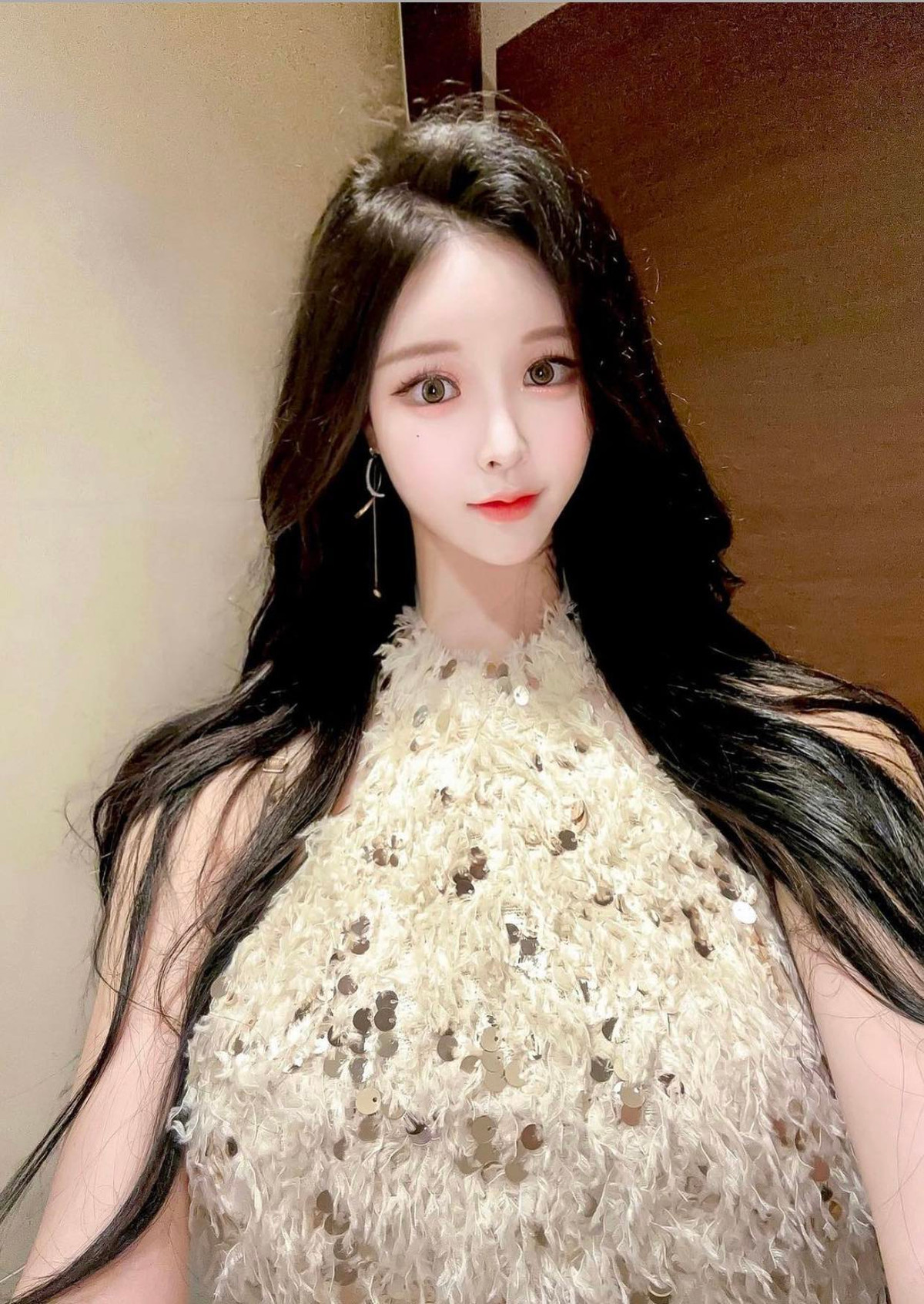 Khi khoe hình thể trên trang cá nhân, không ít người bày tỏ sự hoài nghi rằng đây là sản phẩm của photoshop hoặc phẫu thuật thẩm mỹ.