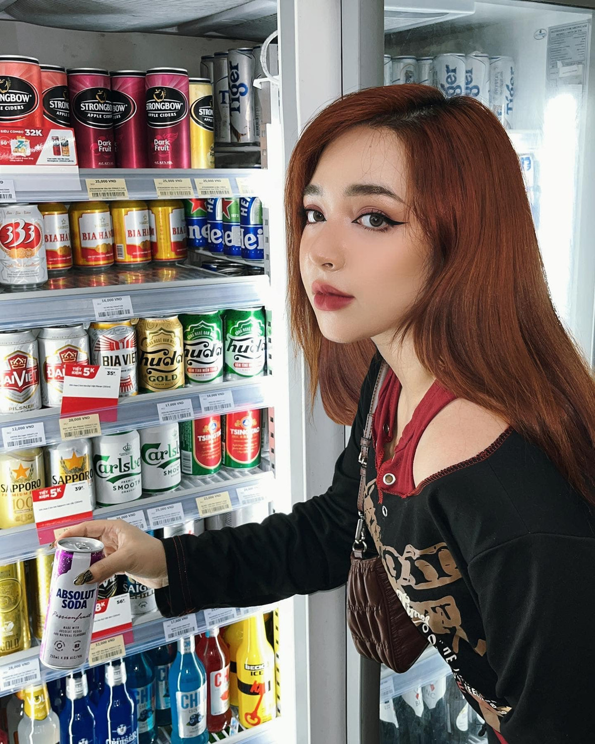 Trinh Tây sở hữu gương mặt bầu bĩnh, dễ thương cùng vẻ đẹp pha trộn với nét Trung Đông đặc trưng, hiếm có.