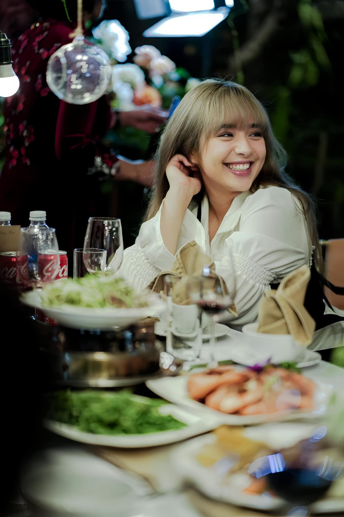 Trinh Tây (tên thật Ozeri Yael Phương Trinh, sinh năm 1998, Hà Nội) cũng là "bông hồng lai" có tiếng. Trinh Tây mang trong mình dòng máu lai giữa Israel - Việt Nam.