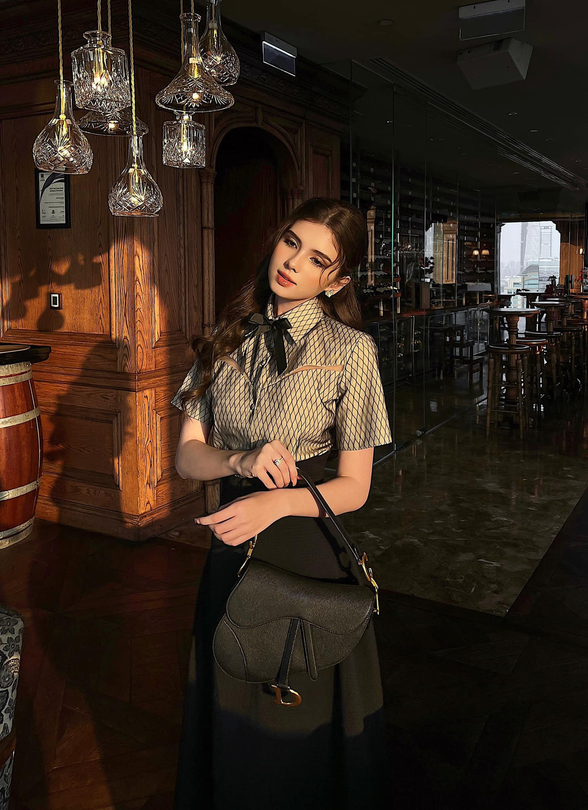 Với vóc dáng mảnh mai, thon gọn, Xuân Mai tự tin theo đuổi phong cách quyến rũ, trưởng thành.