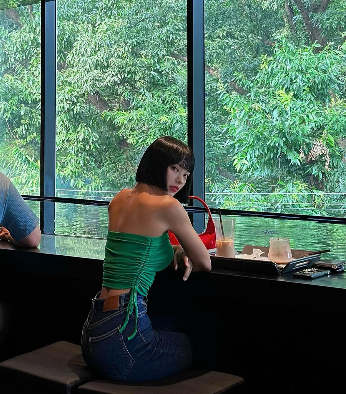 Được biết, hot girl này là nữ người mẫu kiêm blogger thể thao nổi tiếng Hàn Quốc.