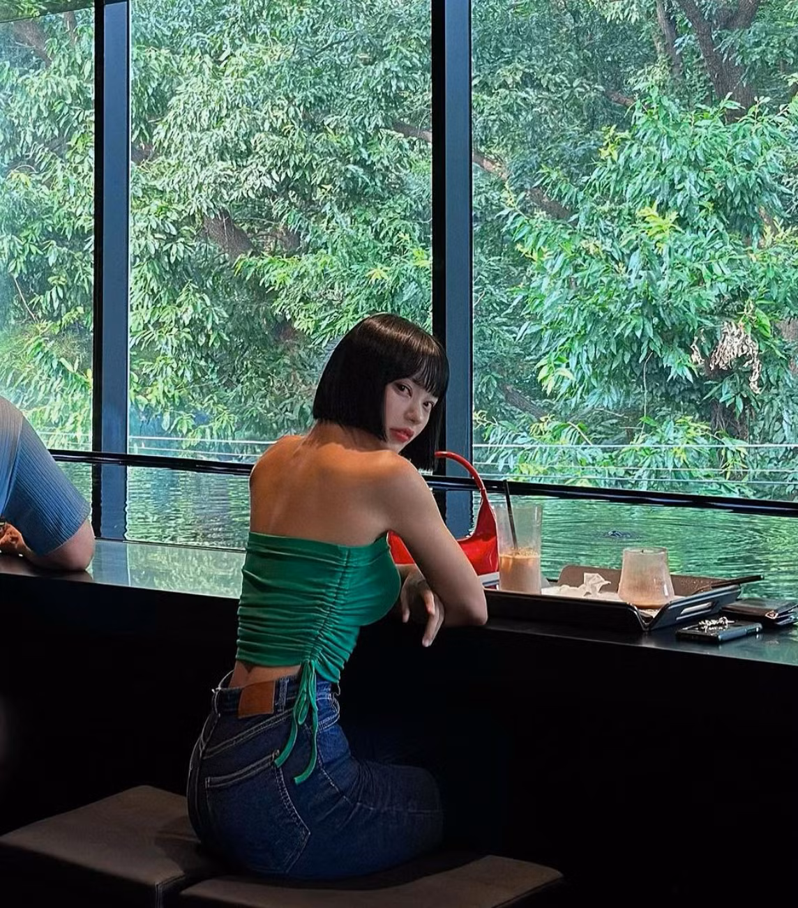 Được biết, hot girl này là nữ người mẫu kiêm blogger thể thao nổi tiếng Hàn Quốc.