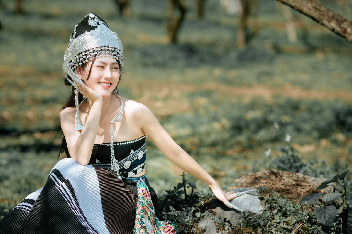 Nếu như trước đây, Yến Xôi thường xuyên xuất hiện với những trang phục gợi cảm như bikini hay váy cắt xẻ thì gần đây người đẹp này có phần tiết chế hơn trong cách ăn mặc.