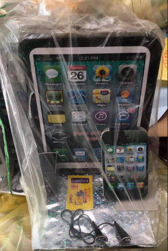 Trên các diễn đàn trên mạng, cư dân mạng thi nhau chia sẻ hình ảnh về thị trường vàng mã được bày bán ở khắp nơi