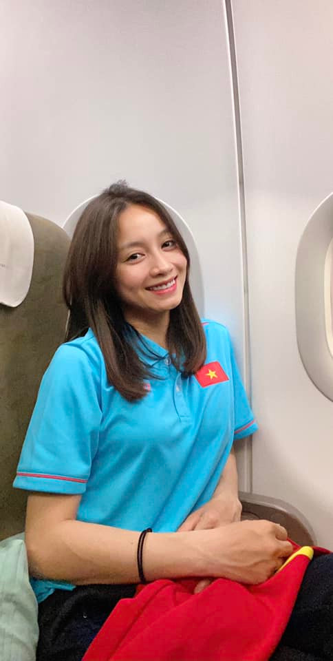 Nhan sắc nổi bật của Hoàng Thị Loan luôn khiến cho fan hâm mộ bóng đá phải say đắm.