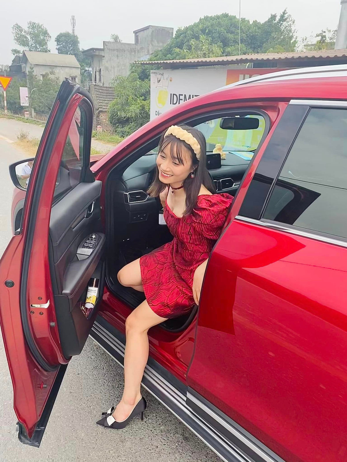 Khi cởi bỏ "quần đùi, áo số", người đẹp cũng không hề kém cạnh mỹ nhân showbiz nào.