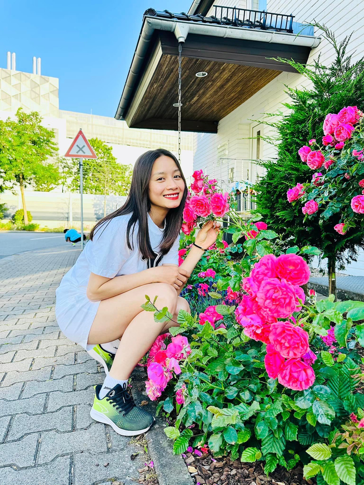 Hoàng Thị Loan cũng sở hữu gu thời trang sành điệu ở ngoài đời, mỗi khi rời sân cỏ.