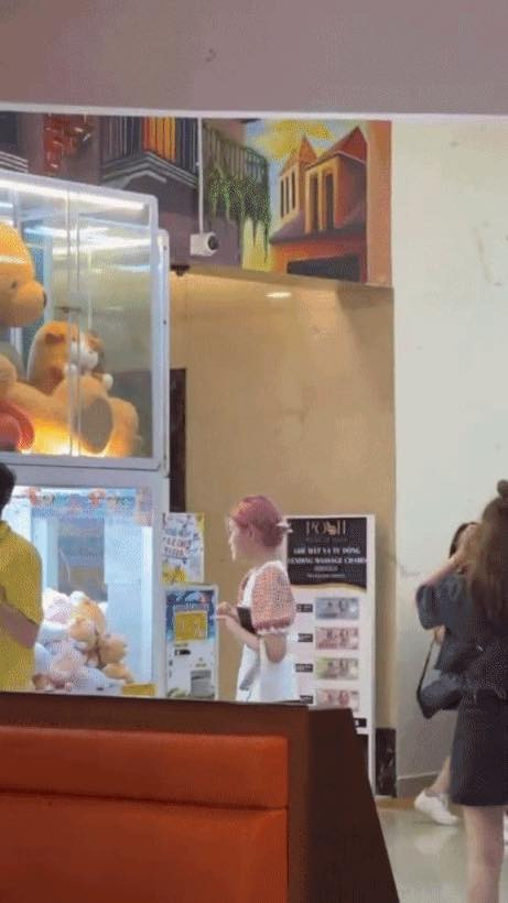 Nữ rich kid Việt nhận nhiều lời khen bởi diện mạo giản dị, không trang điểm quá nhiều nhưng vẫn xinh xắn, cuốn hút.