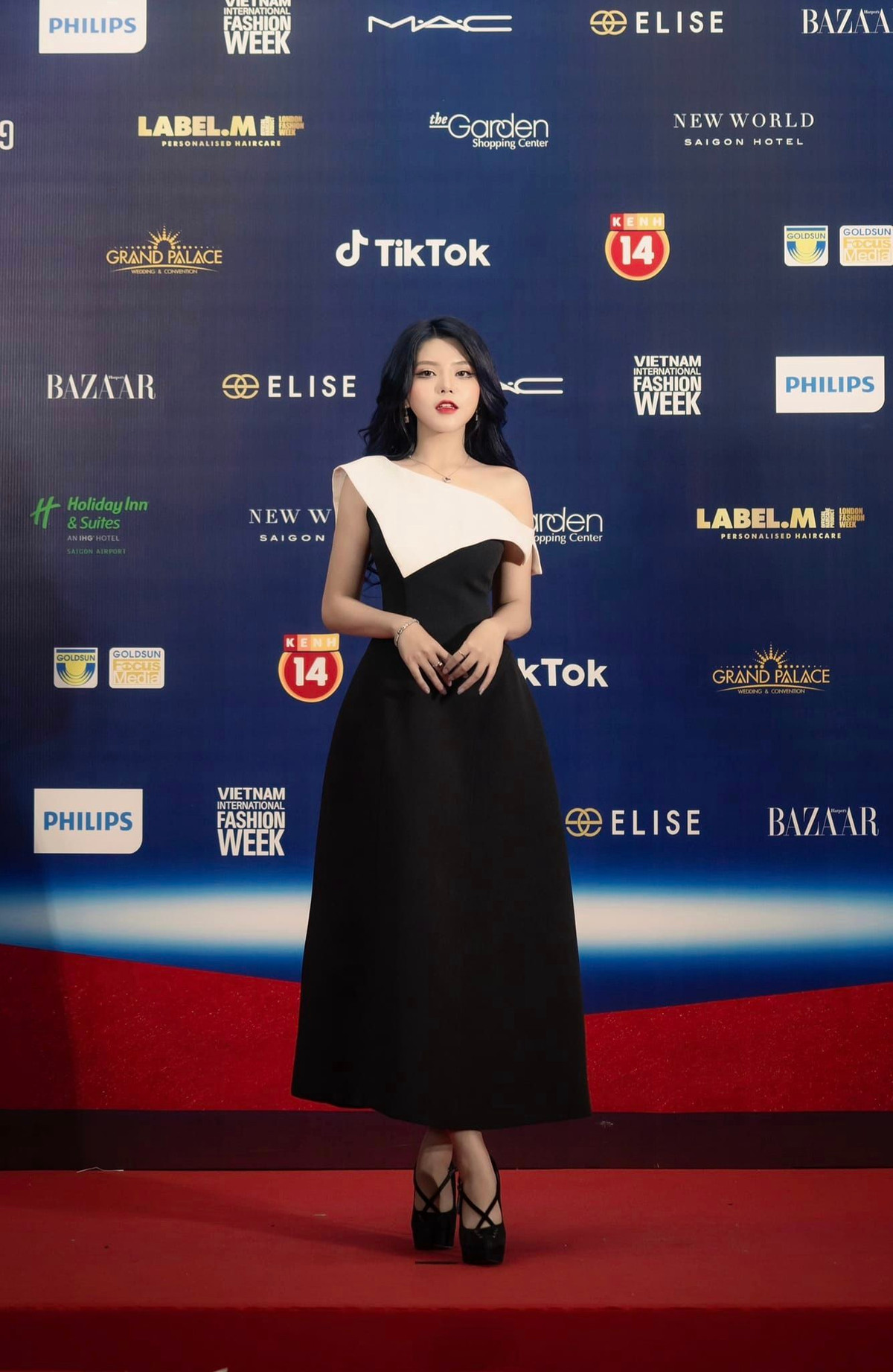 Reency Ngô còn gây chú ý với hành trình giảm 12kg để có được vóc dáng mảnh mai, thon gọn nhiều người hằng mơ ước.