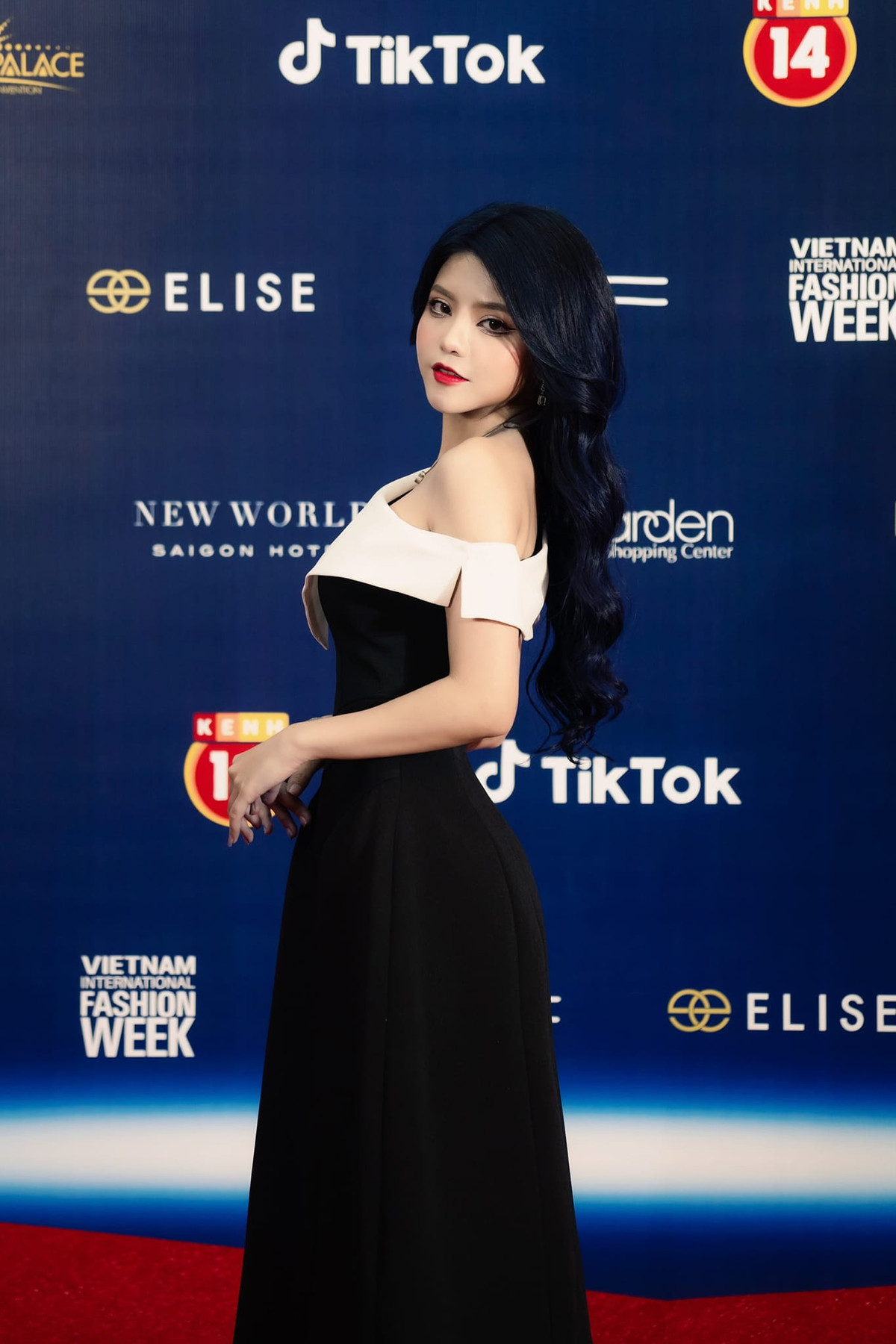 Bỏ ngoài tai những lời dèm pha, hot girl Reency Ngô đáp trả những bình luận ác ý bằng cách đăng tải một video ghi lại hành trình giảm 12kg của cô.