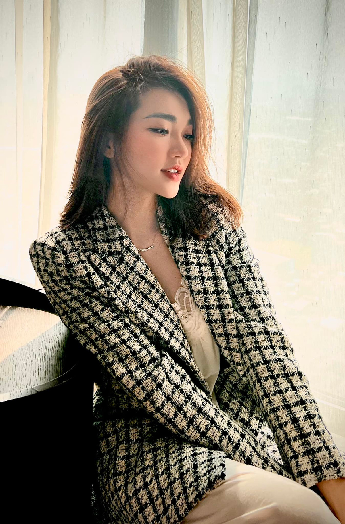 Cô nàng gây ấn tượng mạnh với body nuột nà và làn da trắng bật tông.