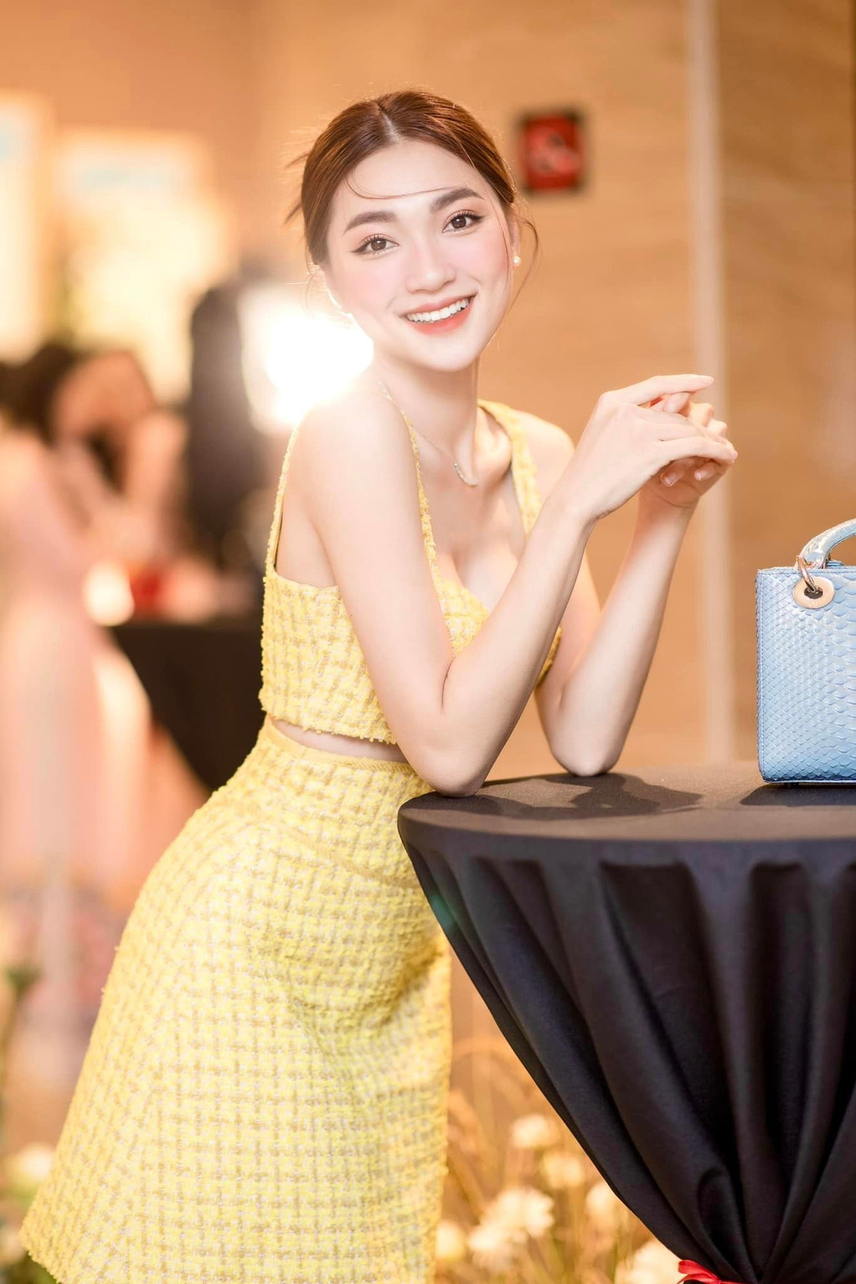 Ngọc Nữ là người đẹp hiếm hoi ít đăng tải hình ảnh diện bikini lên trang cá nhân, nhưng cứ lần nào "khoe" thân hình nuột nà của mình là cô nàng đều nhận về lời khen nức nở từ cư dân mạng.