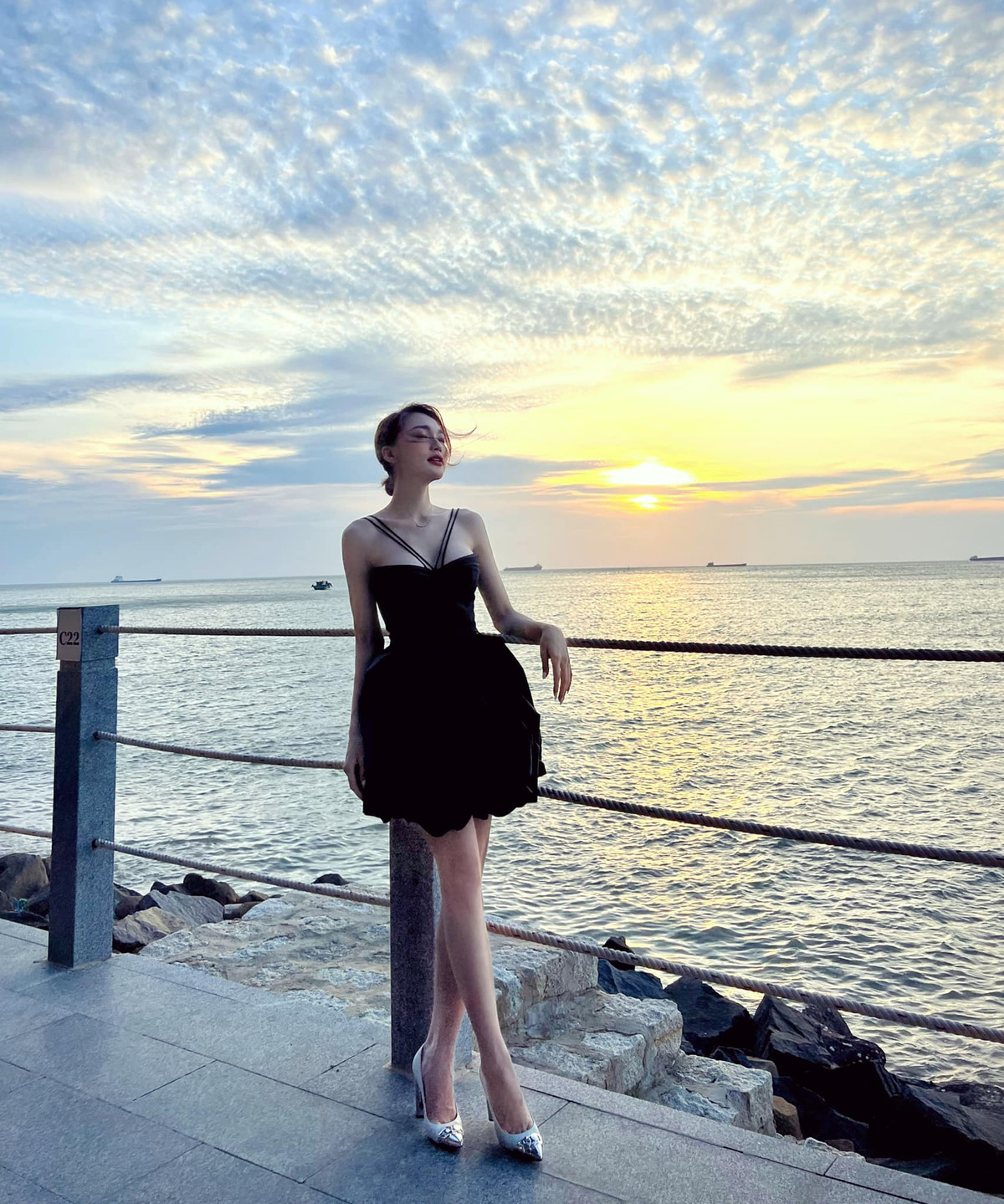 Ngọc Nữ cũng từng tham gia một cuộc thi sắc đẹp, tuy nhiên cô đã phải bỏ giữa chừng vì công việc học tập khá bận rộn.